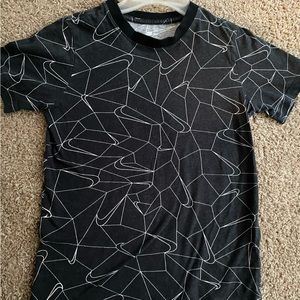 This Nike T-Shirt is a Big Kids fit of a boys Large. It is in great condition!!